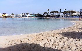 Christopher'S Sandy Beach Suites